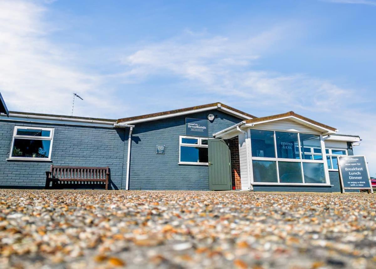 Broadlands Park And Marina Hotel Pakefield Екстериор снимка