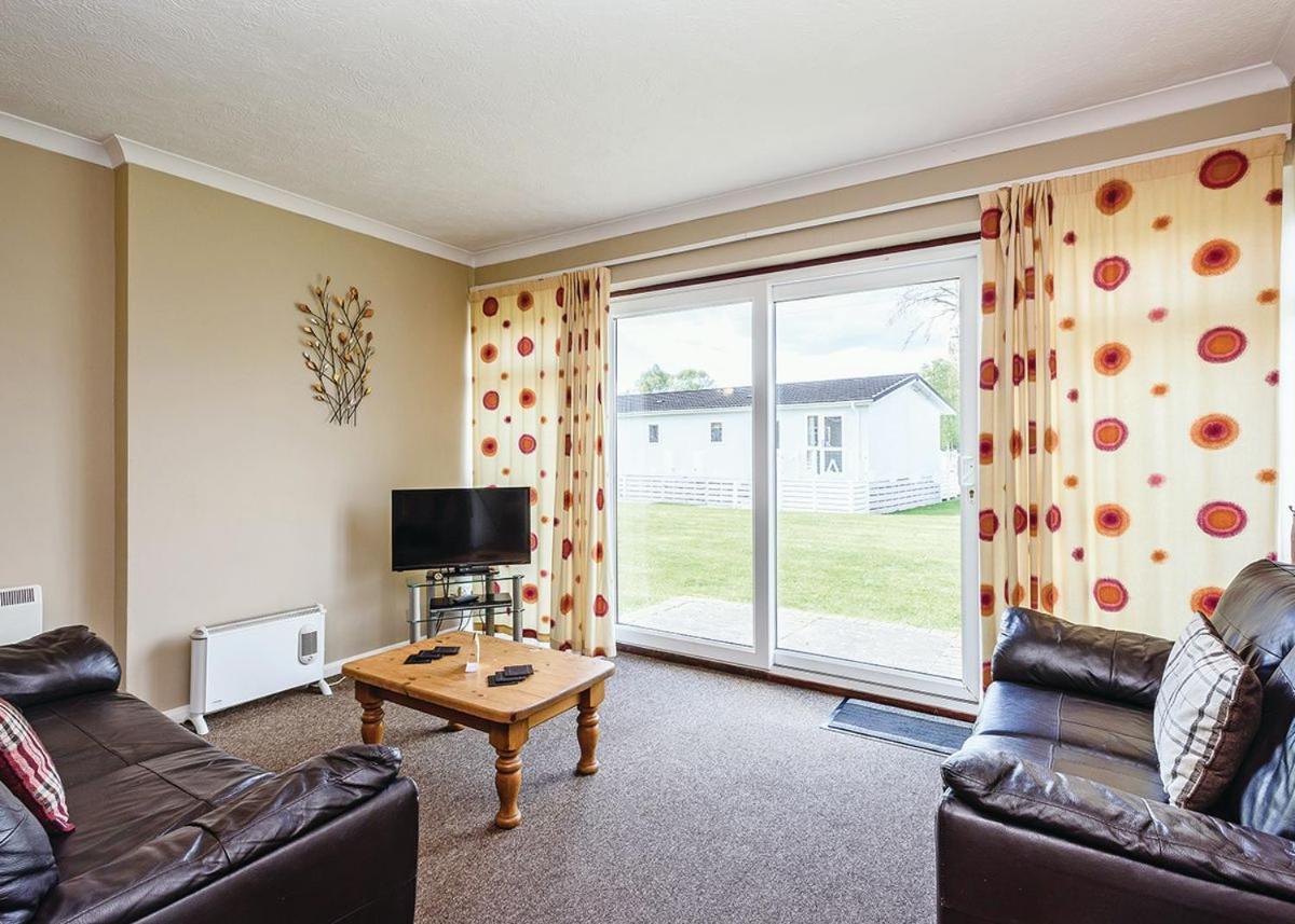 Broadlands Park And Marina Hotel Pakefield Стая снимка